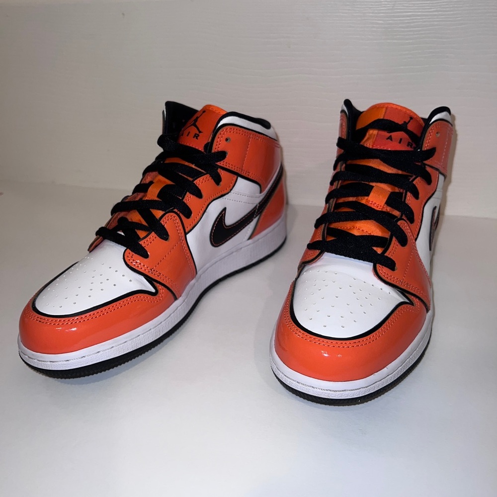 Turf Orange Air Jordan 1 Mid SE